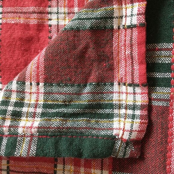 Well Dressed Home Tablecloth Plaid Gold Metallic Shimmer Christmas Rectangle - Picture 2 of 6